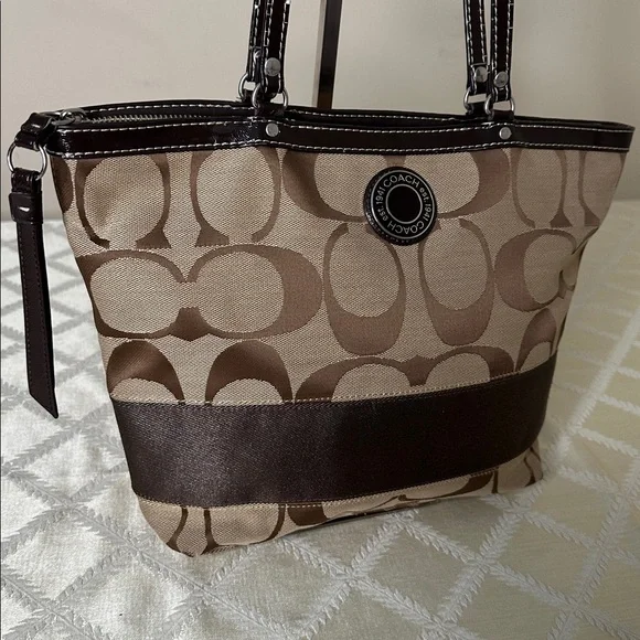 ✨Rehab Coach Tan and Brown Signature Tote - Picture 2 of 9